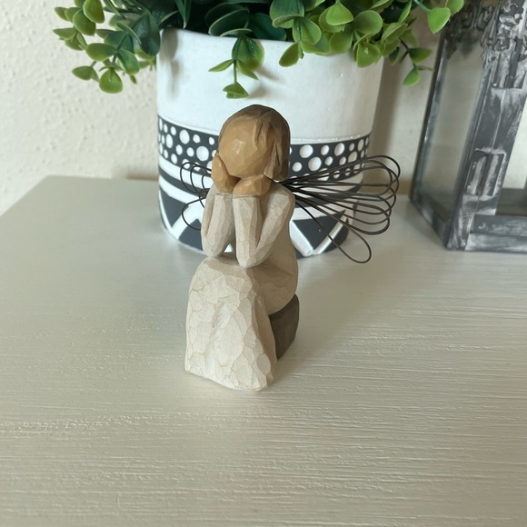 WILLOW TREE - Angel of Caring - 2001- 3.75in Figurine - Seated Demdaco - Picture 2 of 7